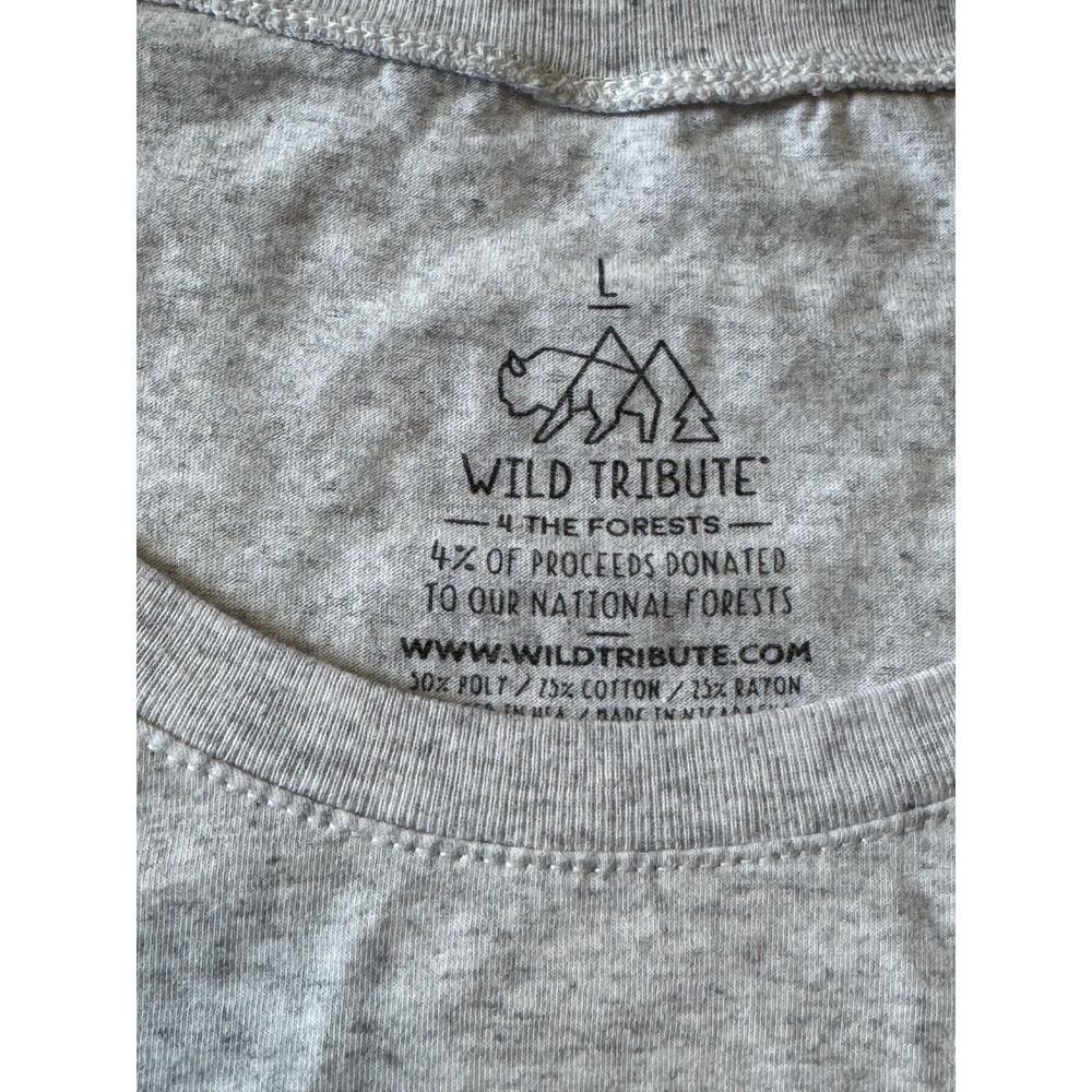 Wild Tribute short sleeve t-shirt, size Women's Large, gray skiier/snowboarder - Picture 6 of 6